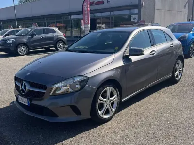 Usata Mercedes A180 Executive 109 CV (80 kW) 2017 Grigio Berlina
