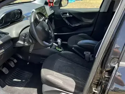 Usata Peugeot 208 68 CV (50 kW) 2013 Nero Utilitaria