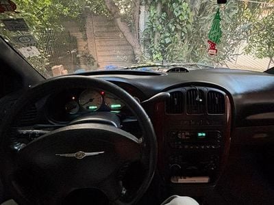 Usata Chrysler Voyager 150 CV (110 kW) 2005 Grigio Monovolume