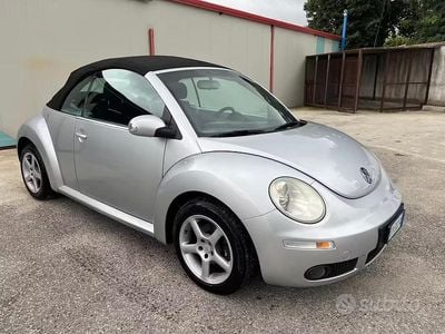 Usata VW New Beetle 105 CV (77 kW) 2006 Grigio Utilitaria