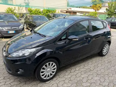 Usado Ford Fiesta Business Edition 82 HP (60 kW) 2010 Preto Sedan