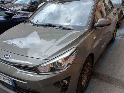 Usata Kia Rio Style 99 CV (72 kW) 2021 Grigio Utilitaria