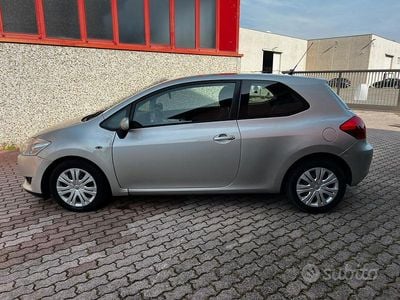 Usata Toyota Auris Sol 90 CV (66 kW) 2007 Grigio Utilitaria