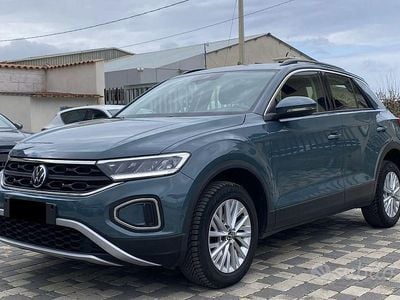 Usata VW T-Roc Life 116 CV (85 kW) 2022 Blu/azzurro SUV