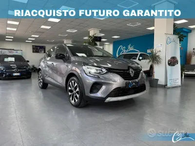 Usata Renault Captur Equilibre 143 CV (105 kW) 2023 Grigio SUV