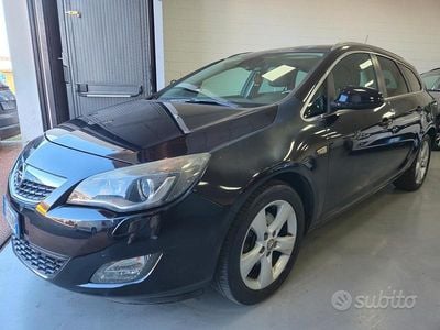 Usata Opel Astra 160 CV (117 kW) 2011 Nero Station wagon