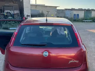 Käytetty Fiat Grande Punto 90 HP (66 kW) 2007 Punainen Viistoperä