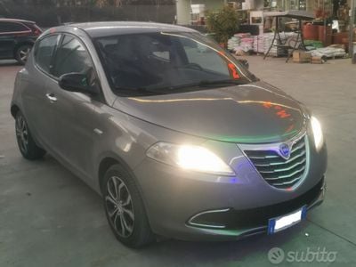 Usata Lancia Ypsilon 90 CV (66 kW) 2016 Grigio Utilitaria