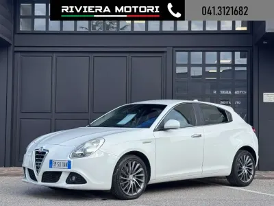 Usata Alfa Romeo Giulietta Distinctive 140 CV (102 kW) 2012 Bianco Utilitaria