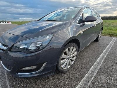 Usata Opel Astra Cosmo 140 CV (102 kW) 2015 Grigio Station wagon