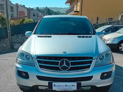 Usata Mercedes ML280 Chrome 190 CV (139 kW) 2006 Grigio SUV