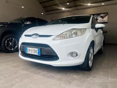 Usata Ford Fiesta Titanium 60 CV (44 kW) 2012 Bianco Utilitaria