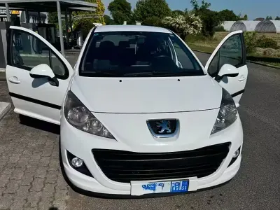 Usata Peugeot 207 68 CV (50 kW) 2010 Bianco Berlina