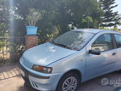 Usata 2002 Fiat Punto Utilitaria | 1000 €