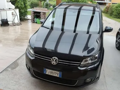 Begagnad VW Touran Highline 140 HK (102 kW) 2010 Svart Minibuss