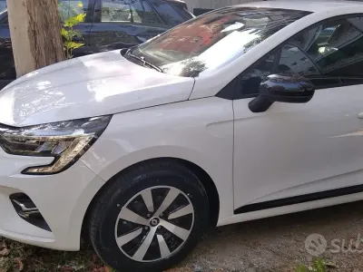 Occasion Renault Clio V 101 ch (74 kW) 2023 Blanc Berline