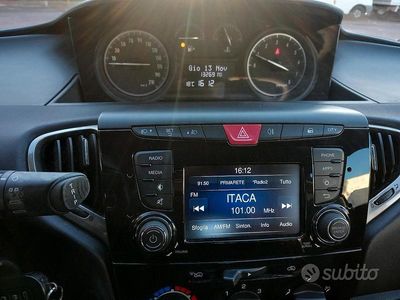 Usado Lancia Ypsilon 69 CV (50 kW) 2017 Gris Utilitario