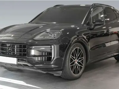 Usata Porsche Cayenne 354 CV (260 kW) 2024 Nero metallizzato SUV