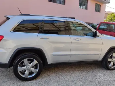 Usata Jeep Grand Cherokee Overland 241 CV (177 kW) 2011 Grigio SUV