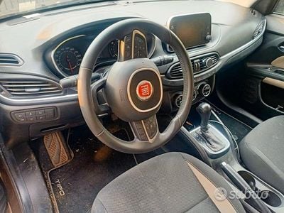 Usata Fiat Tipo Lounge 120 CV (88 kW) 2018 Marrone Station wagon