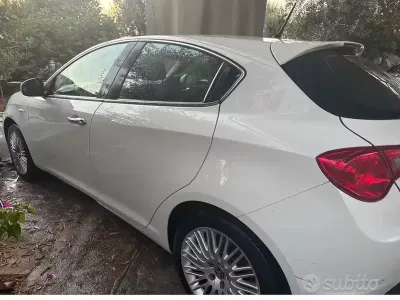 Usata Alfa Romeo Giulietta 170 CV (125 kW) 2011 Bianco Utilitaria