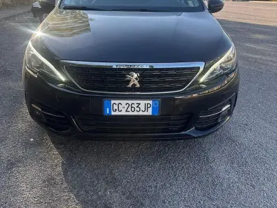 Usata Peugeot 308 131 CV (96 kW) 2020 Nero Station wagon
