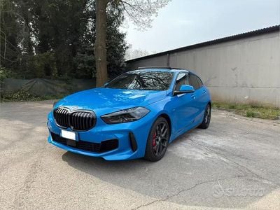 Begagnad BMW 128 Shadowline 265 HK (194 kW) 2023 Blå Sedan