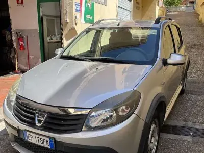 Usata Dacia Sandero Stepway 84 CV (61 kW) 2014 Berlina