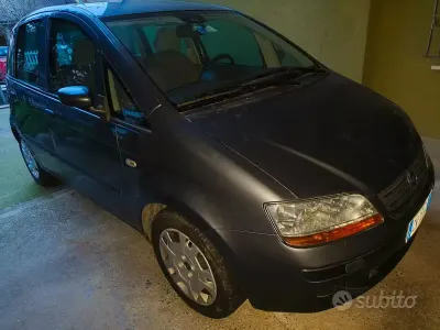 Usata Fiat Idea 95 CV (69 kW) 2004 Grigio Monovolume