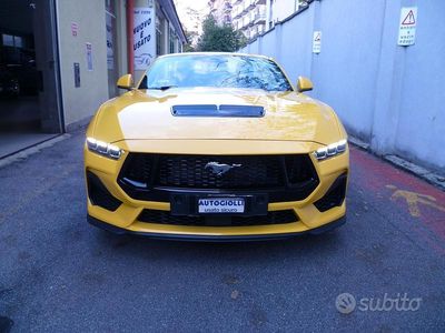 Usata Ford Mustang GT Convertible 449 CV (330 kW) 2024 Yellow splash Cabrio