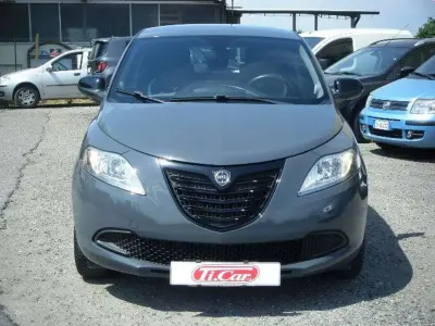 Usata Lancia Ypsilon 69 CV (50 kW) 2014 Grigio Utilitaria