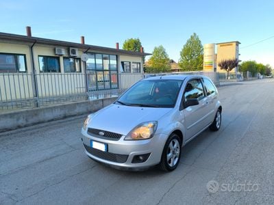 Occasion Ford Fiesta 2007 Gris Citadine