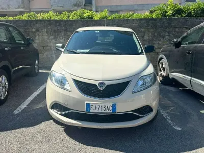 Usata Lancia Ypsilon Silver 69 CV (50 kW) 2017 Beige Utilitaria