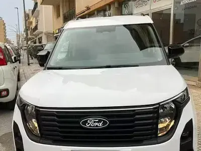 Usata Ford Tourneo Courier Titanium 125 CV (91 kW) 2024 Bianco Monovolume
