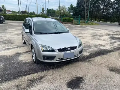 Usata Ford Focus 90 CV (66 kW) 2005 Grigio Station wagon