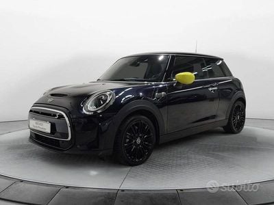 Enigmatic black mini yours Usata 2022 Mini Cooper SE Classic Utilitaria | 21.700 € (Cara)