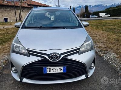 Usata Toyota Yaris Sol 69 CV (50 kW) 2016 Grigio Utilitaria