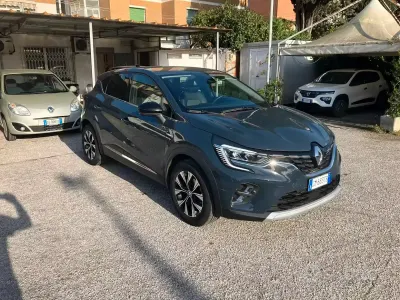 Usata Renault Captur Techno 91 CV (66 kW) 2023 Grigio SUV