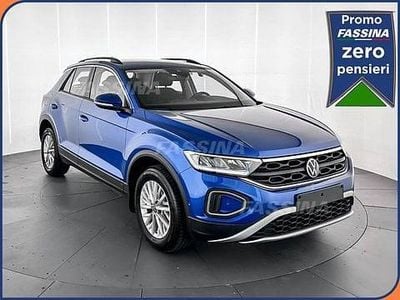 Usata VW T-Roc Life 110 CV (80 kW) 2023 Blu SUV