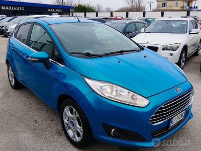 Usata Ford Fiesta Titanium 95 CV (69 kW) 2015 Blu Utilitaria