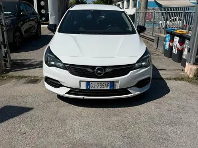 Usata Opel Astra Business Elegance 105 CV (77 kW) 2022 Bianco Utilitaria