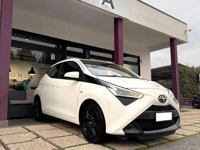 Usata Toyota Aygo X-play 72 CV (52 kW) 2020 Bianco Utilitaria