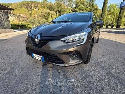 Begagnad Renault Clio V 86 HK (63 kW) 2020 Orange Sedan