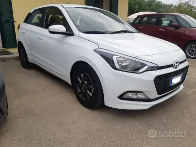 Usata Hyundai i20 Comfort 54 CV (39 kW) 2017 Bianco Berlina
