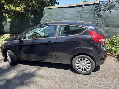 Usata Ford Fiesta 68 CV (50 kW) 2010 Nero Berlina