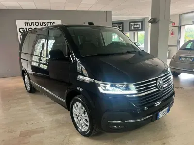 Używany VW T6.1 Highline 150 KM (110 kW) 2021 Czarny Van