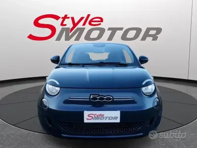 Usata Fiat 500e Action 42 kW (58 CV) 2022 Blu Utilitaria