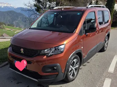 Begagnad Peugeot Rifter GT 131 HK (96 kW) 2022 Brun Minibuss