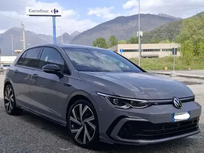 Begagnad VW Golf VIII R-line 131 HK (96 kW) 2020 Sedan