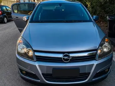 Usata Opel Astra 101 CV (74 kW) 2004 Grigio Berlina